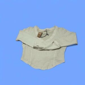 Basik Long Sleeve Cropped Top White Cream V-Neck – Women’s Size M New with Tags